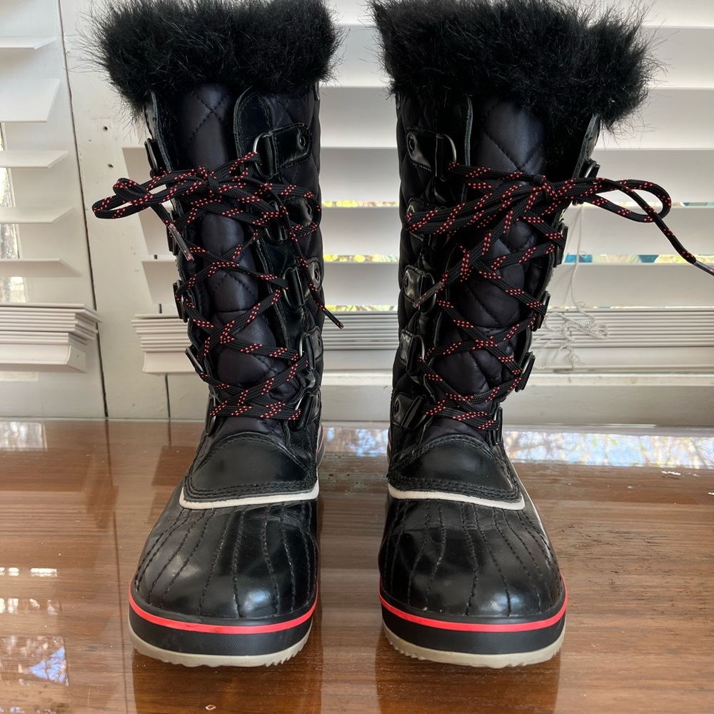 Women’s Black Waterproof sorrel winter boots size 8.5